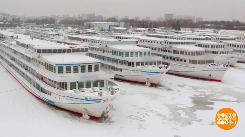 Теплоходы на зимовке