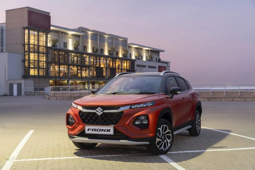 Сузуки кросс fronx