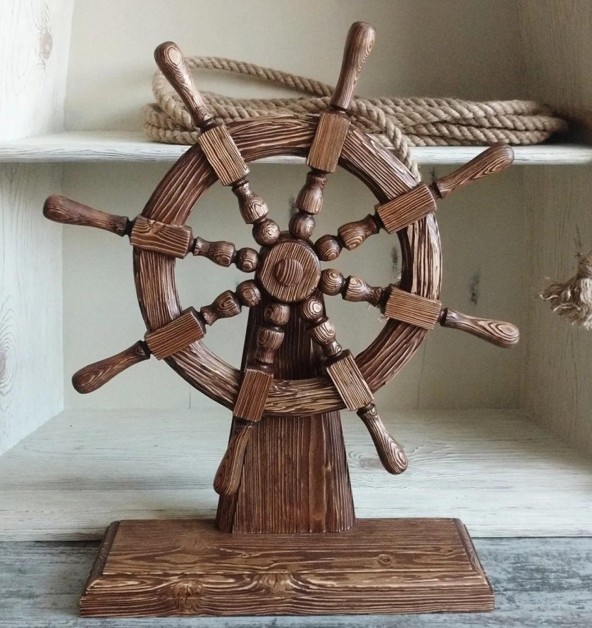 Штурвал на подставке