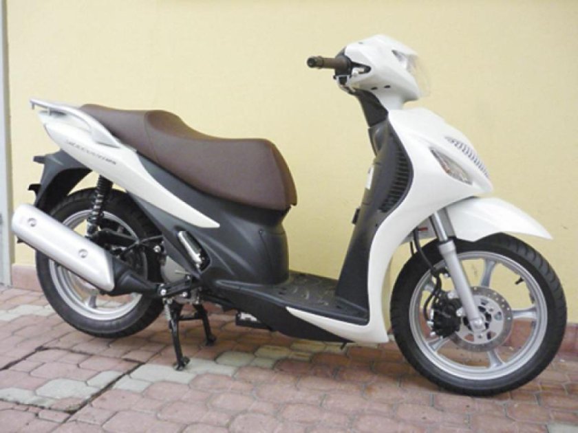 Suzuki Avenis 150 фото