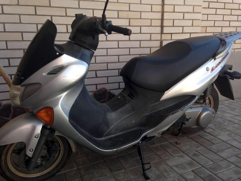 Сузуки Авенис 150 кубов