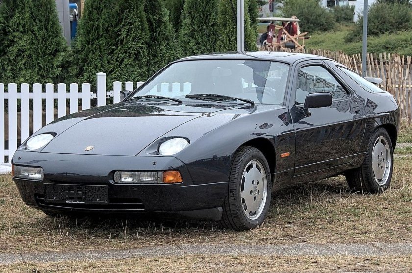 Porsche 928 2022