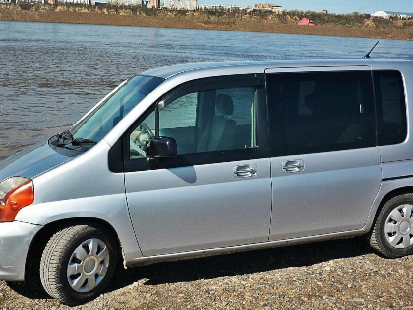 Хонда Мобилио 2002