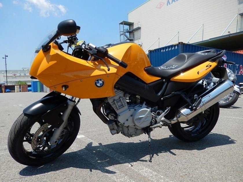 Мотоцикл БМВ желтый
