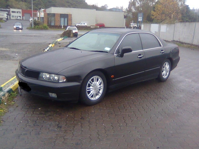 Mitsubishi Diamante 2000 года