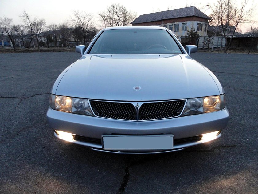 Mitsubishi Diamante 2 поколение
