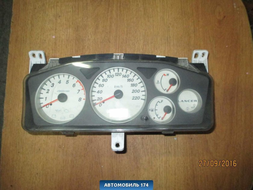 Щиток приборов Митсубиси Делика