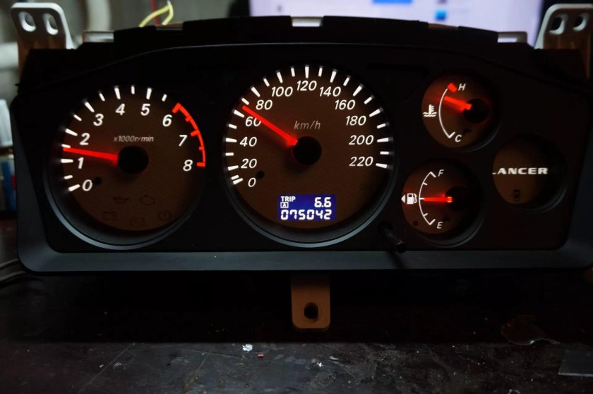 Приборная панель Лансер 9