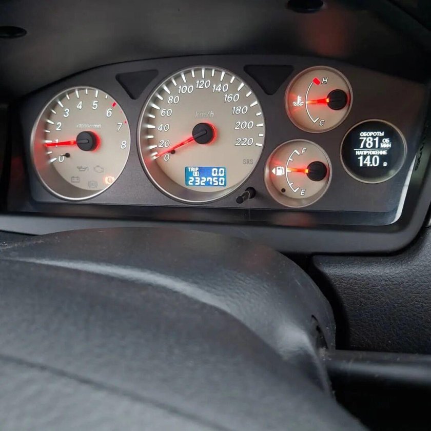 Mitsubishi Lancer Evolution 9 приборная панель