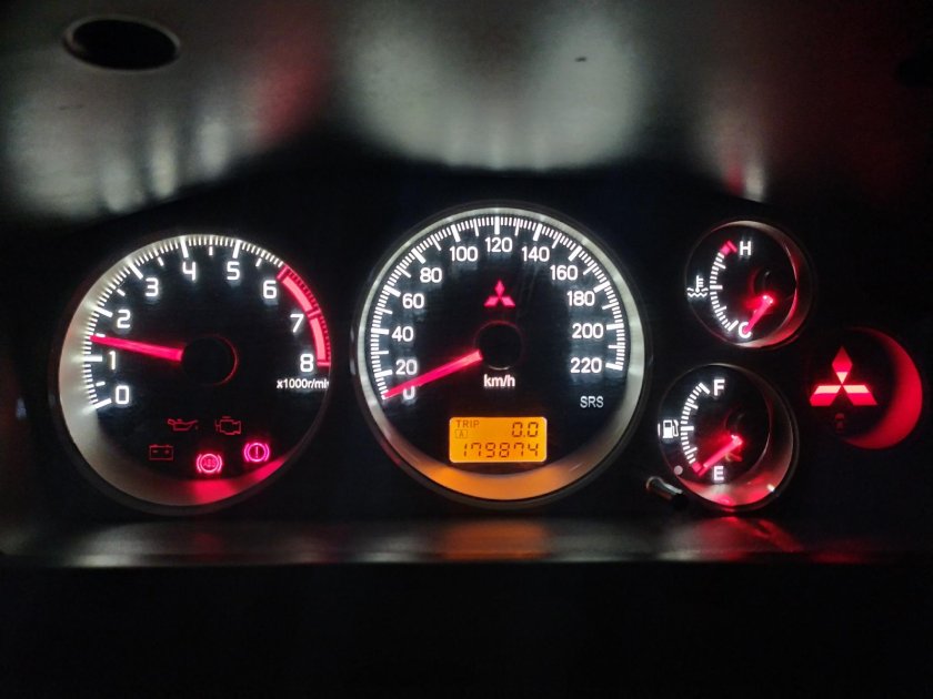 Mitsubishi Lancer 9 приборная панель