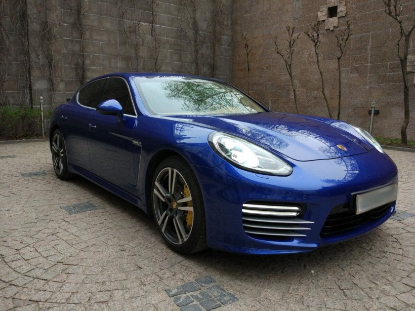 Порше Панамера синий