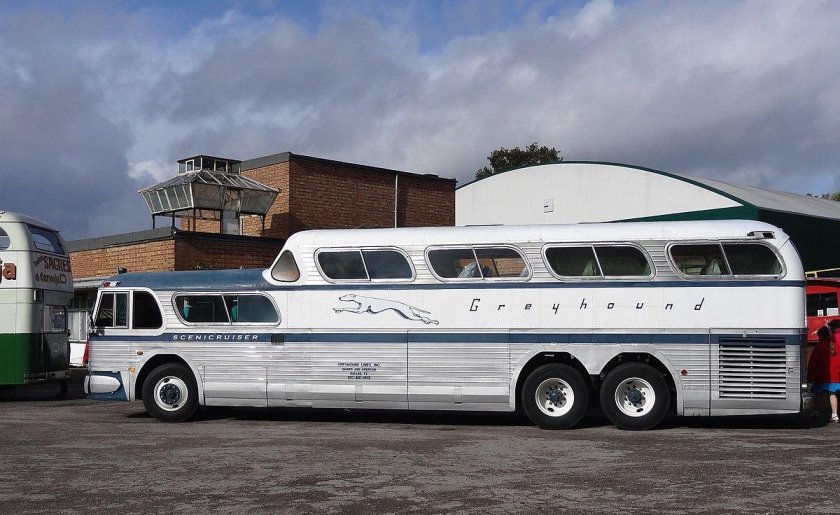 GM PD-4501 Scenicruiser