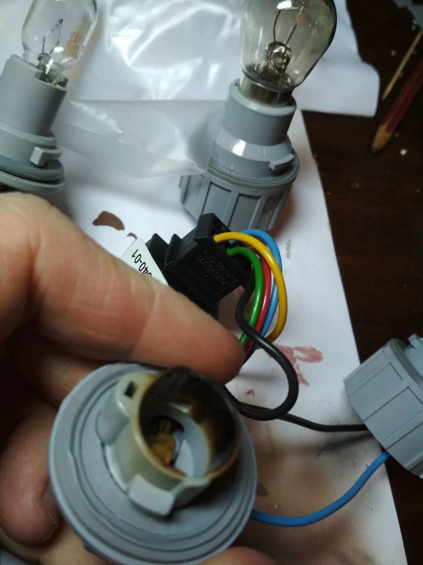 Патрон габаритов Лада Гранта лифтбек