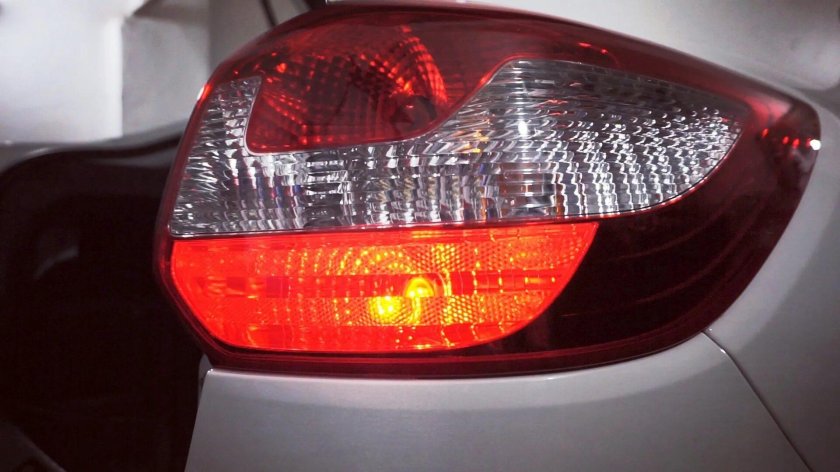 Лампа стоп сигнала Гранта лифтбек