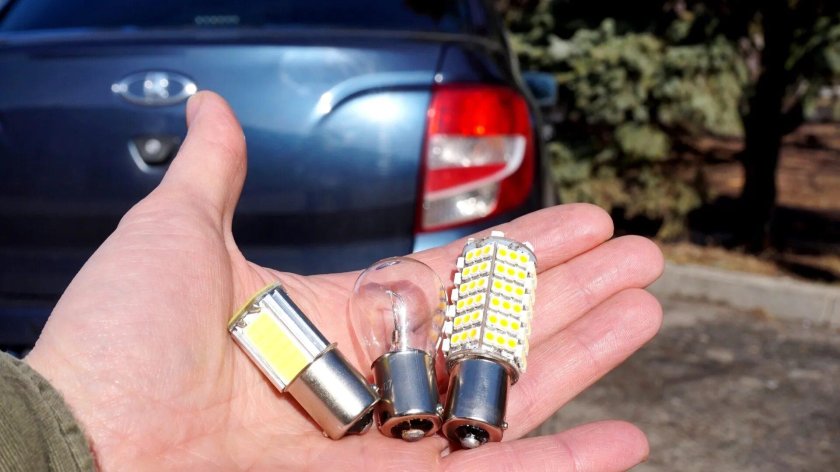 Лампа заднего хода Гранта седан 2013 года