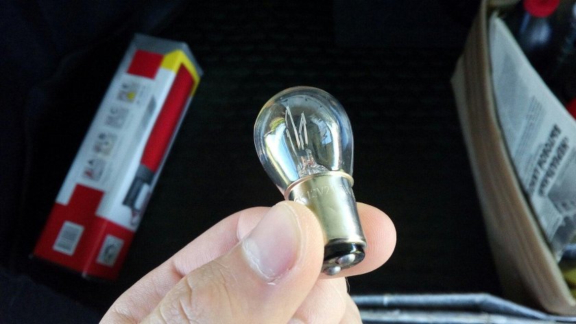 Задняя лампа стоп сигнала 2190