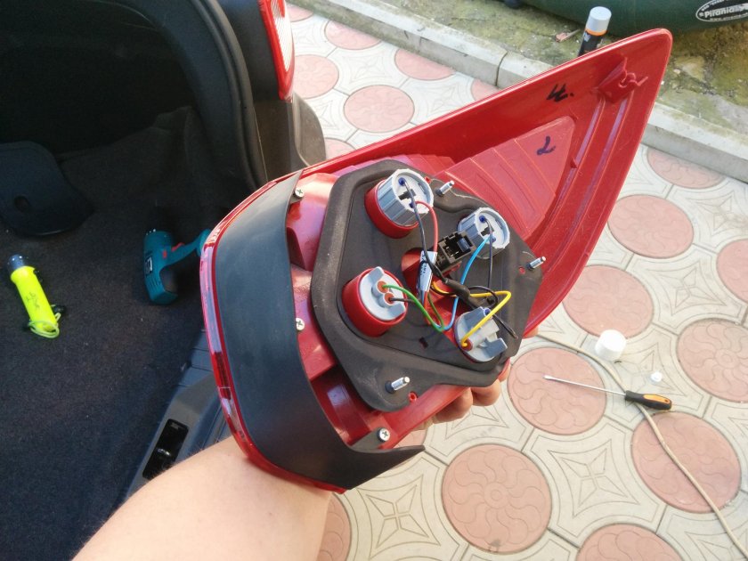 Фонарь Лада Гранта лифтбек