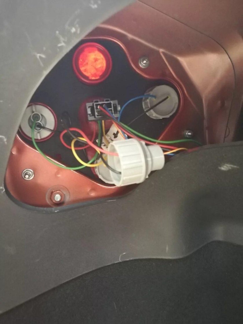 Лампа стоп сигнала 2190 седан