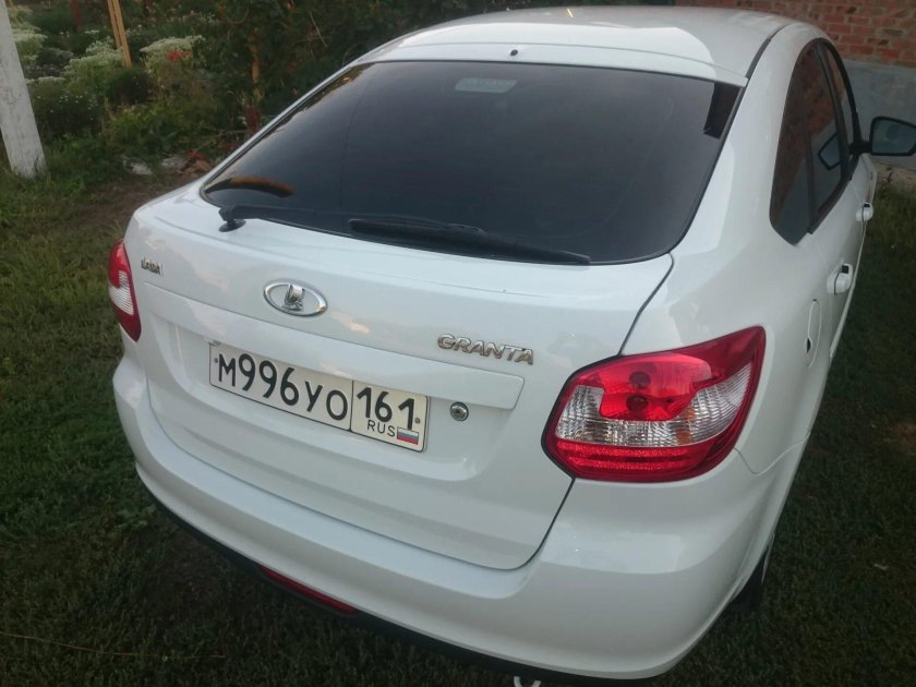 Лада Гранта лифтбек заднее стекло