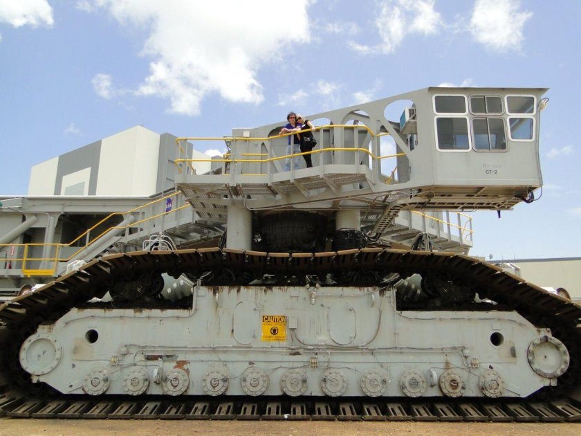 Гусеничные транспортеры ракет