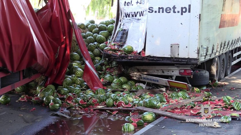 Фура с арбузами