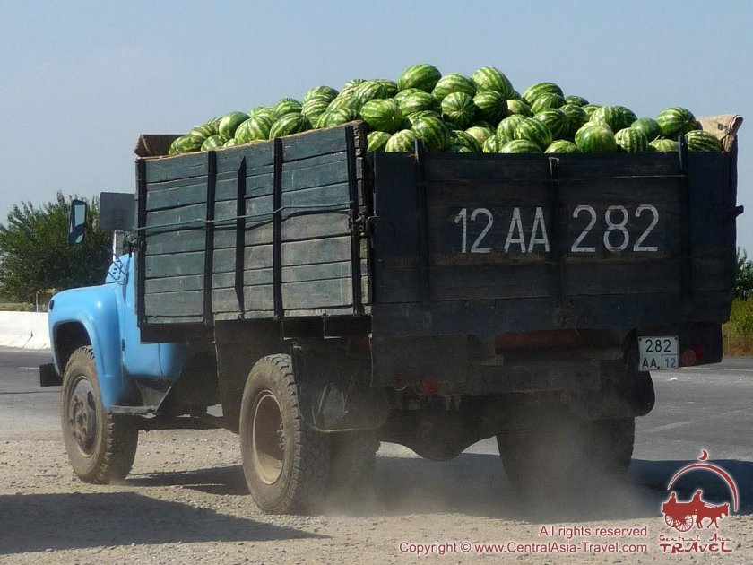 Грузовик с арбузами