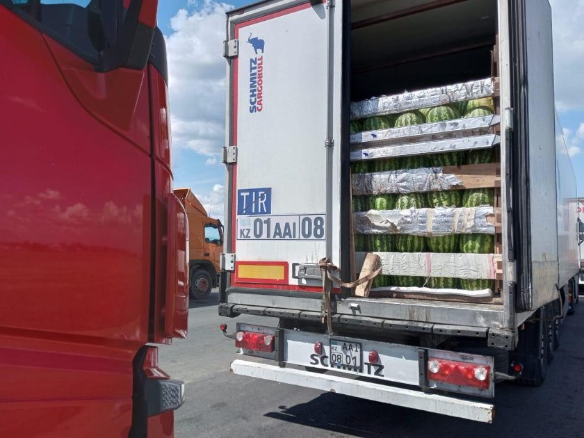 Фура с арбузами