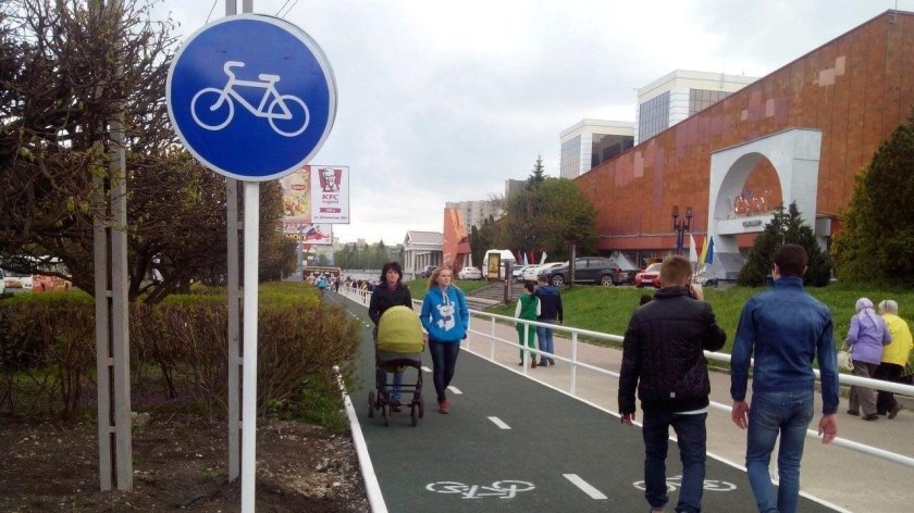 Пешеходная и велосипедная дорожка