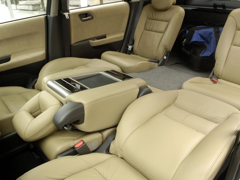 Honda fr-v 2.0 МТ, 2006 салон