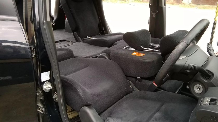 Хонда Эдикс трансформация салона