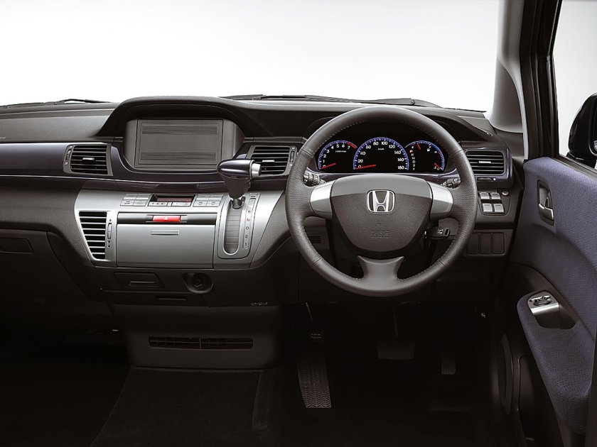 Хонда Эдикс 2004 салон