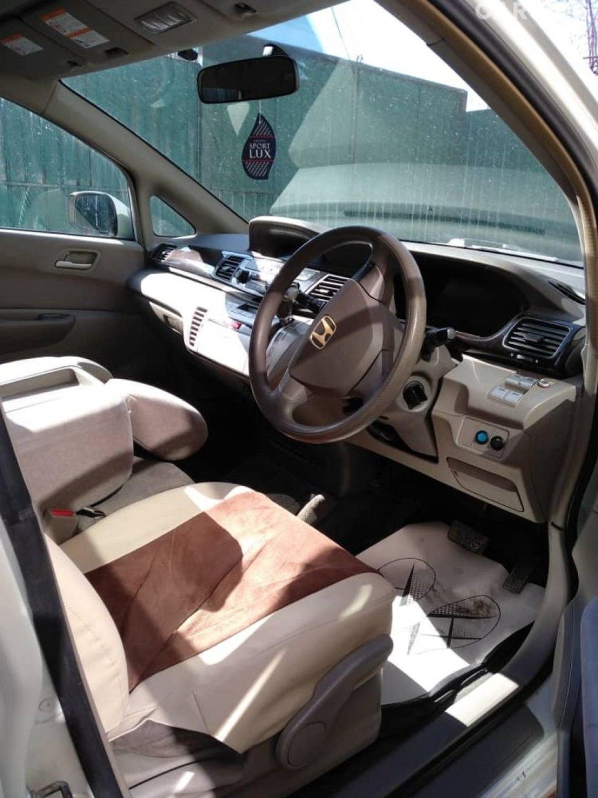 Honda Edix салон