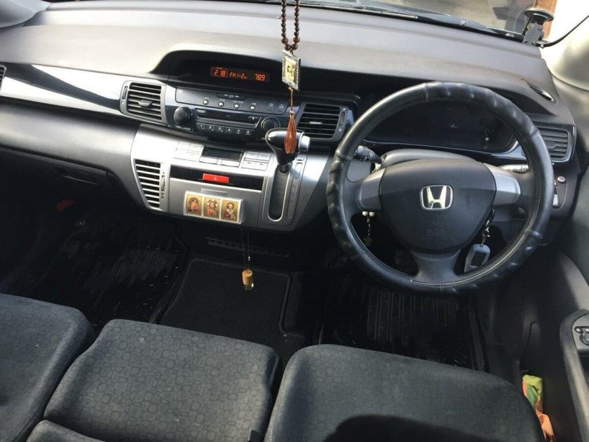 Хонда Эдикс 2005 салон