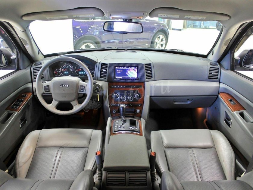 Джип Гранд Чероки 2005 салон