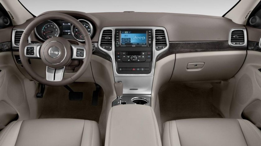 Jeep Grand Cherokee 2011 салон