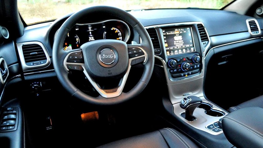 Джип Чероки 2015 салон