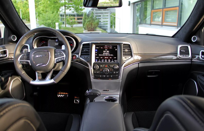 Джип Гранд Чероки 2015 салон