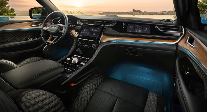 Jeep Grand Cherokee 2022 интерьер