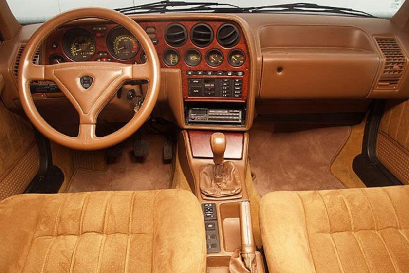 Лянча Thema 8.32