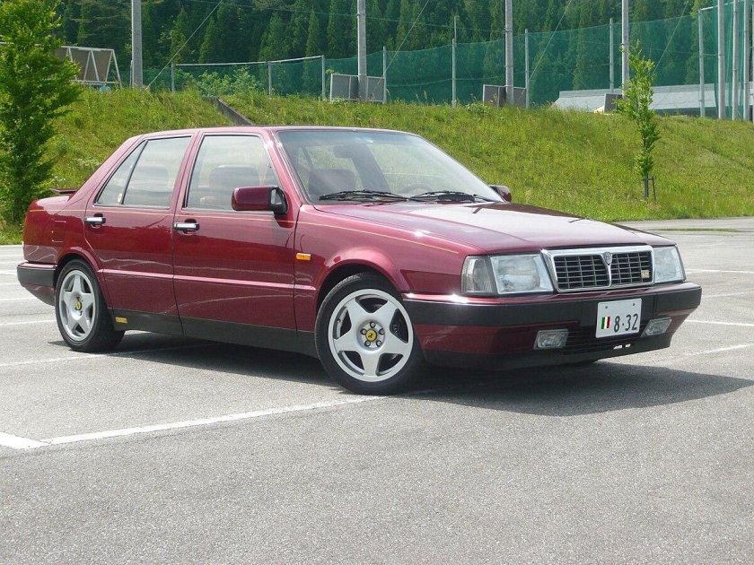 Lancia Thema 8.32