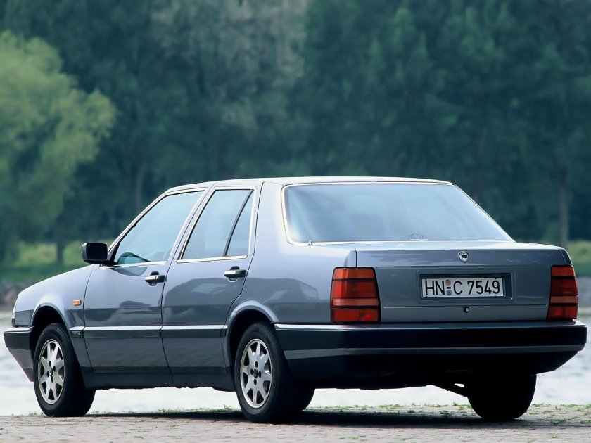 Lancia Thema 2