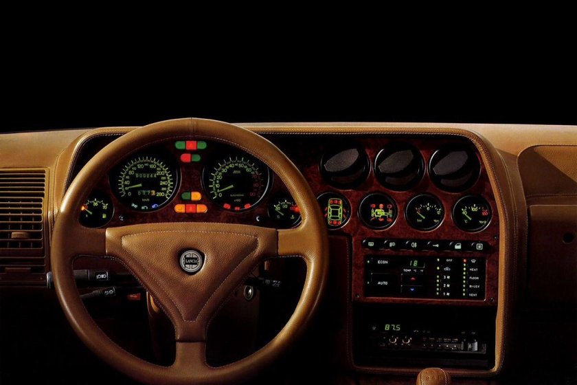 Лянча Thema 8.32