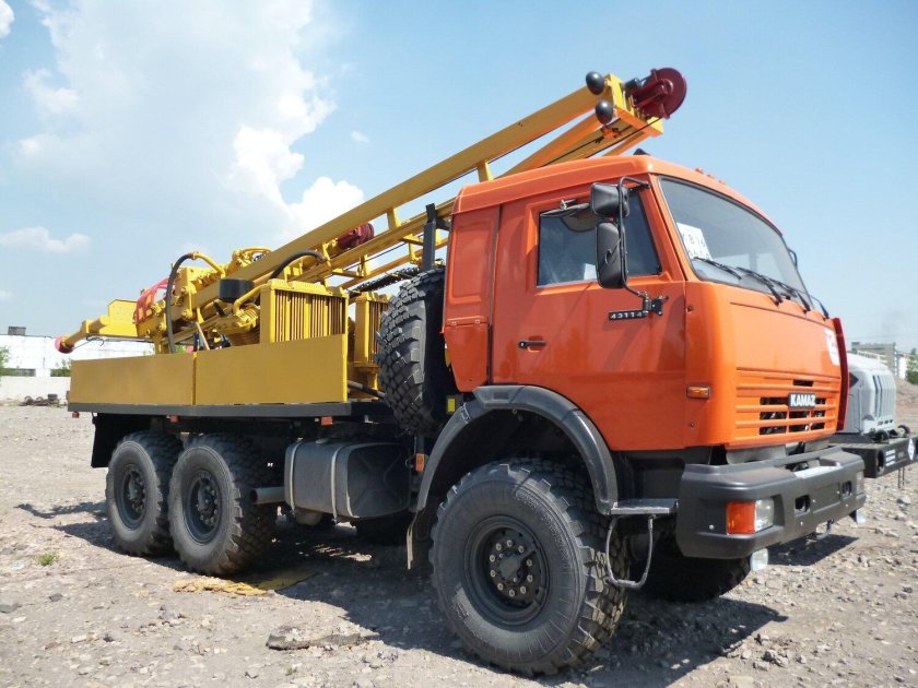 КАМАЗ 43118 буровая