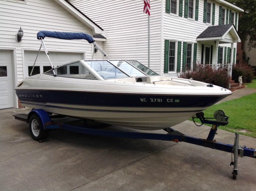 Катер Bayliner Capri