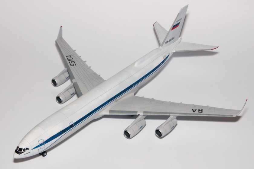 Модель самолета ил 96