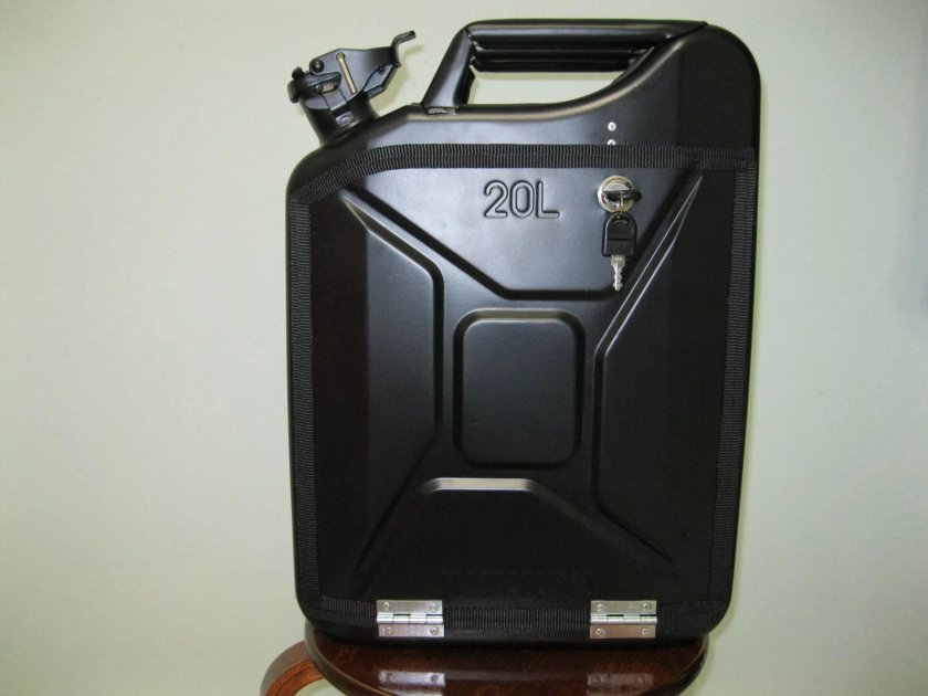 Канистра черная