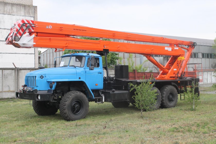 Автогидроподъемник Урал 4320 ПМС 328-01