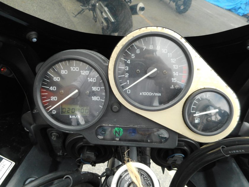 Тахометр в Yamaha FZ 400