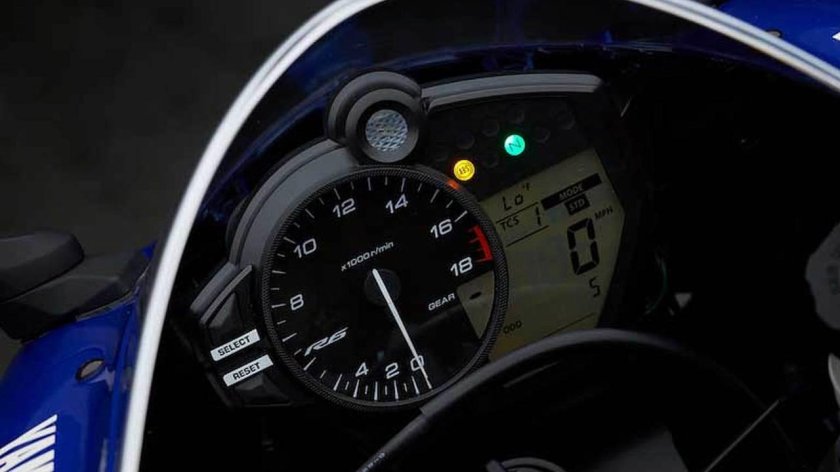 Yamaha r1 спидометр