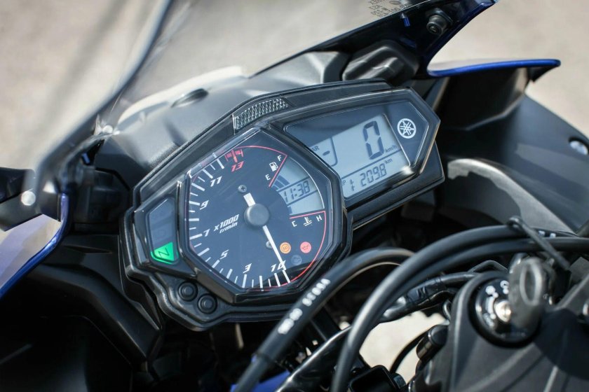 Yamaha r3 приборка